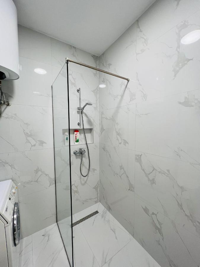 Lovely Apartment, Free Parking Тирана Экстерьер фото